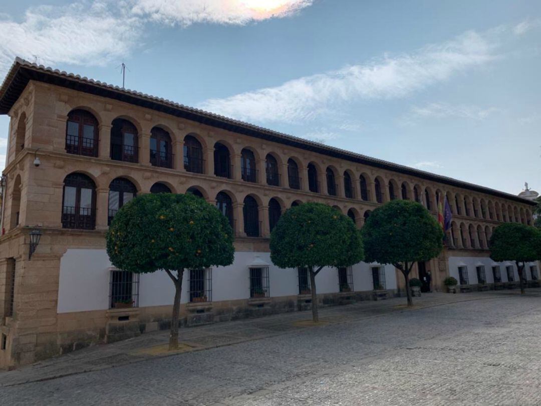 Fachada exterior del Ayuntamiento de Ronda ubicado en plaza de la Parcent