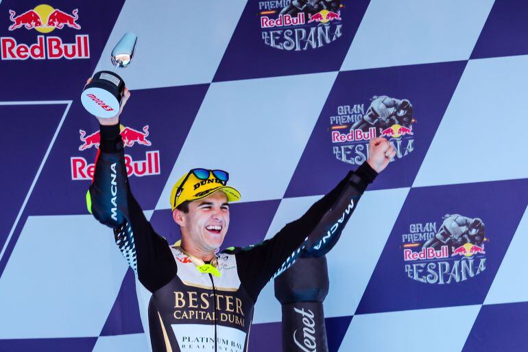 Marcos Ramírez celebrando el podio en Jerez