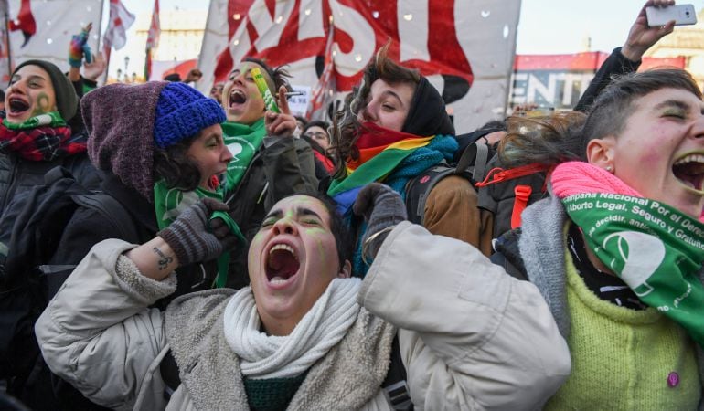 Argentinas celebran la aprobación de la ley del aborto