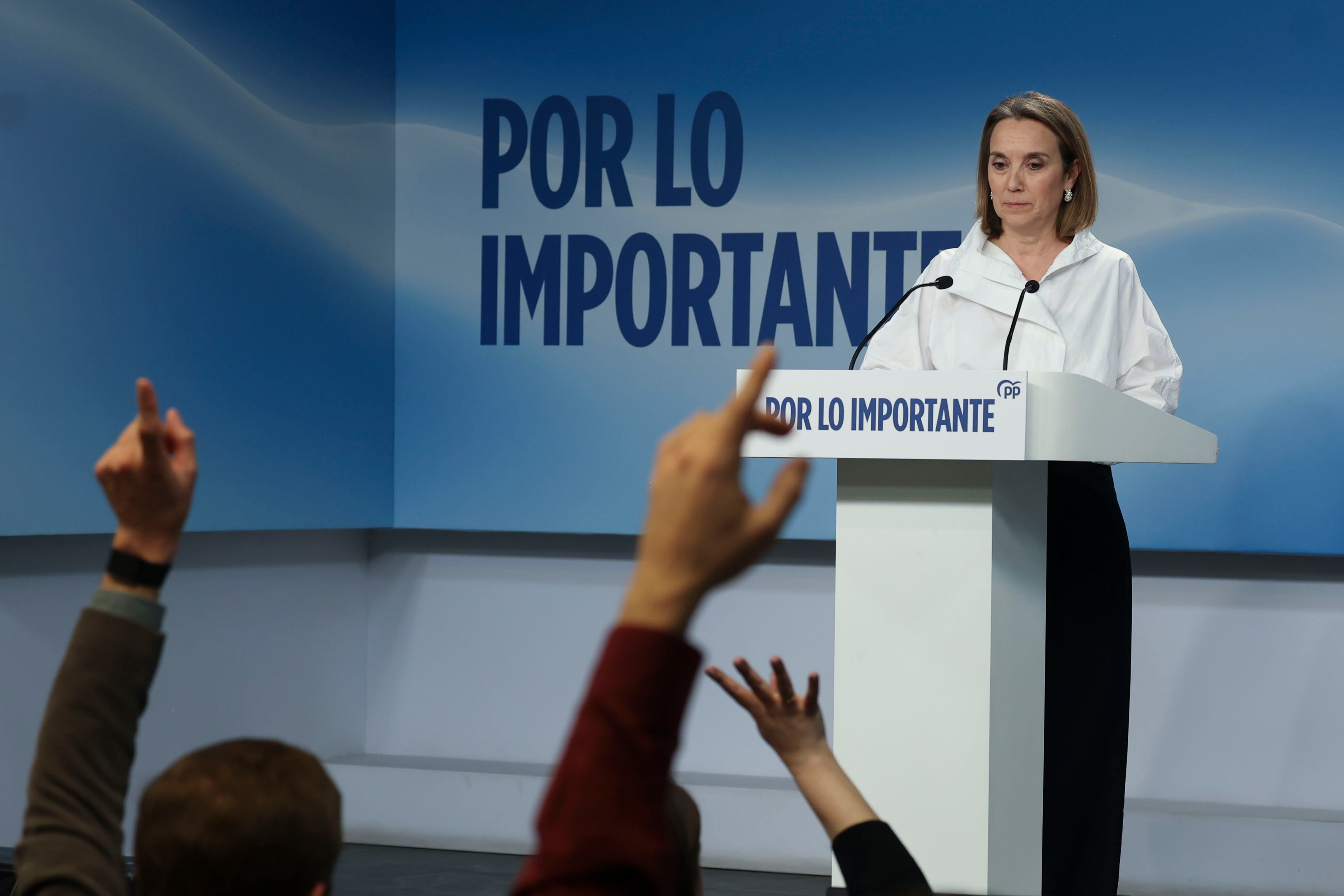 MADRID, 23/02/2026.- La vicesecretaria de Regeneración Institucional del PP, Cuca Gamarra, durante la rueda de prensa ofrecida este lunes ha confirmado que la dirección del partido participará en las negociaciones con Vox en Extremadura para facilitar los acuerdos de Gobierno. EFE/ Kiko Huesca
