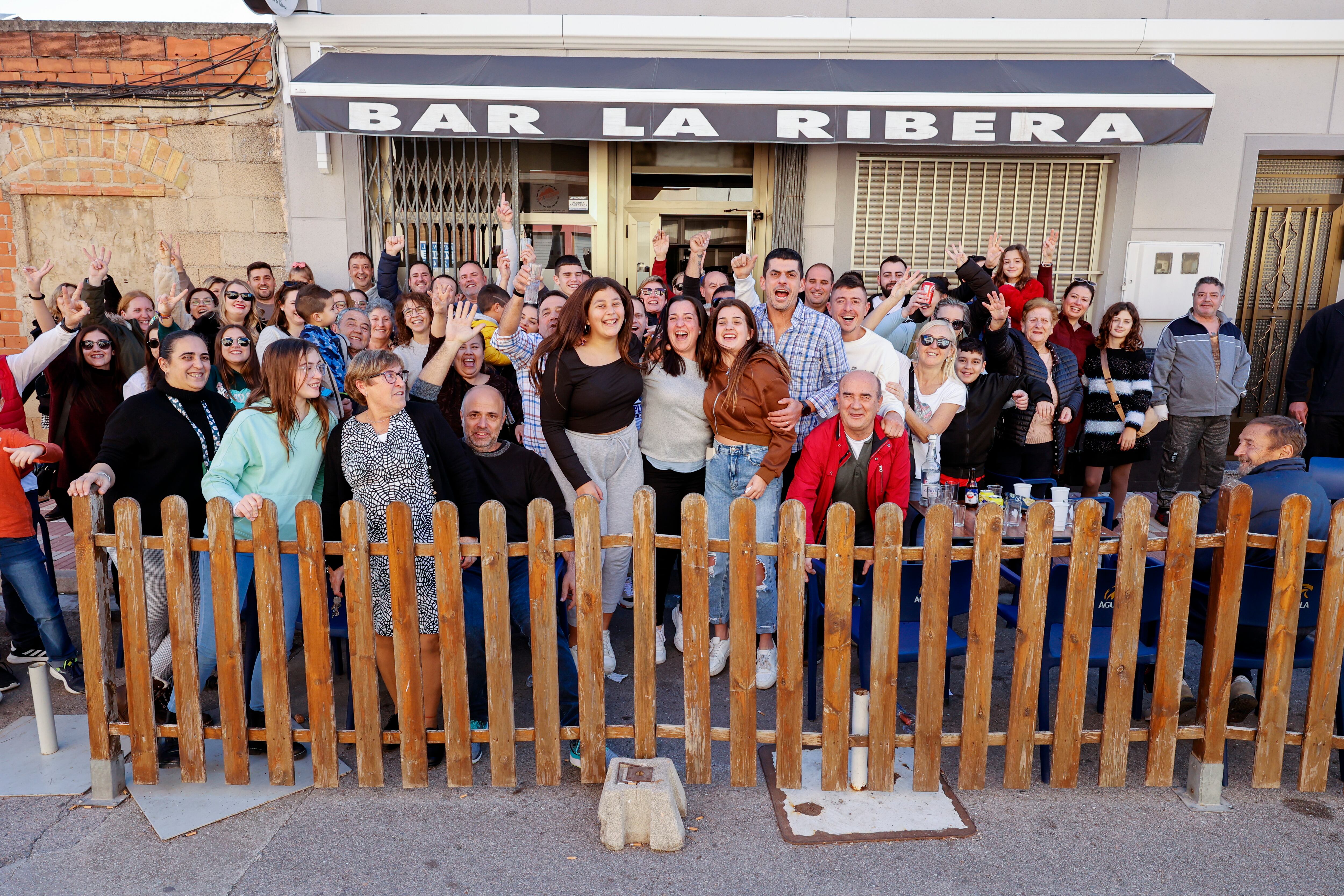 Un bar de la localidad de Tavernes de la Valldigna ha repartido unos 3,75 millones de euros del tercer premio de a Lotería del Niño, el 18.918.