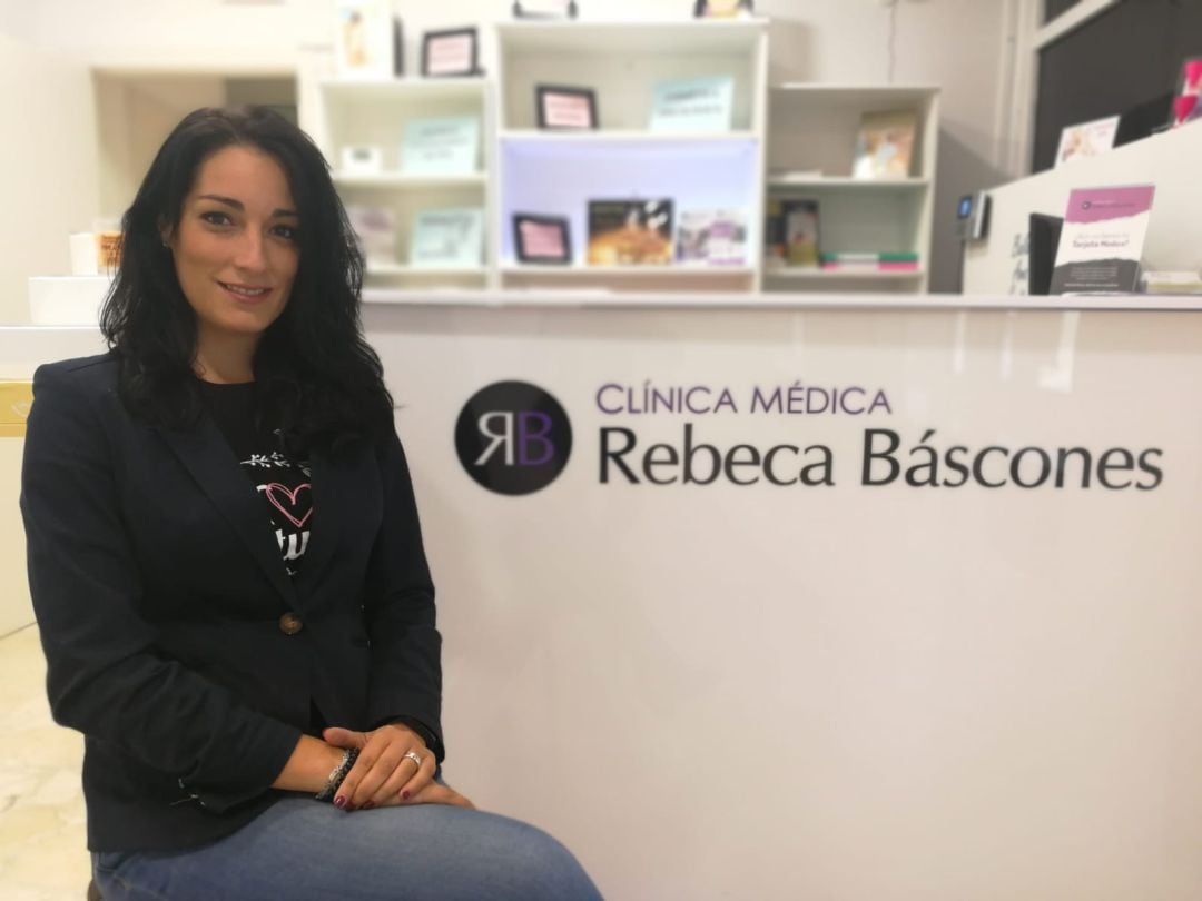 Rebeca Báscones en la clínica que regenta en Guardo (Palencia)