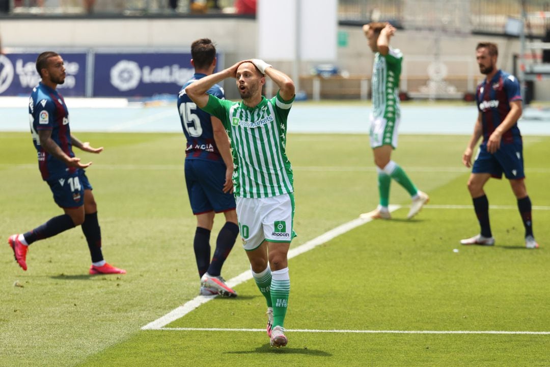 LA NUCIA, SPAIN - JUNE 28: Sergio Canales of Real Betis Balompie reacts during the La Liga match between Levante UD and Real Betis Balompie at Estadi Olimpic Camilo Cano on June 28, 2020 in La Nucia, Spain. (Photo by Angel Martinez Getty Images)