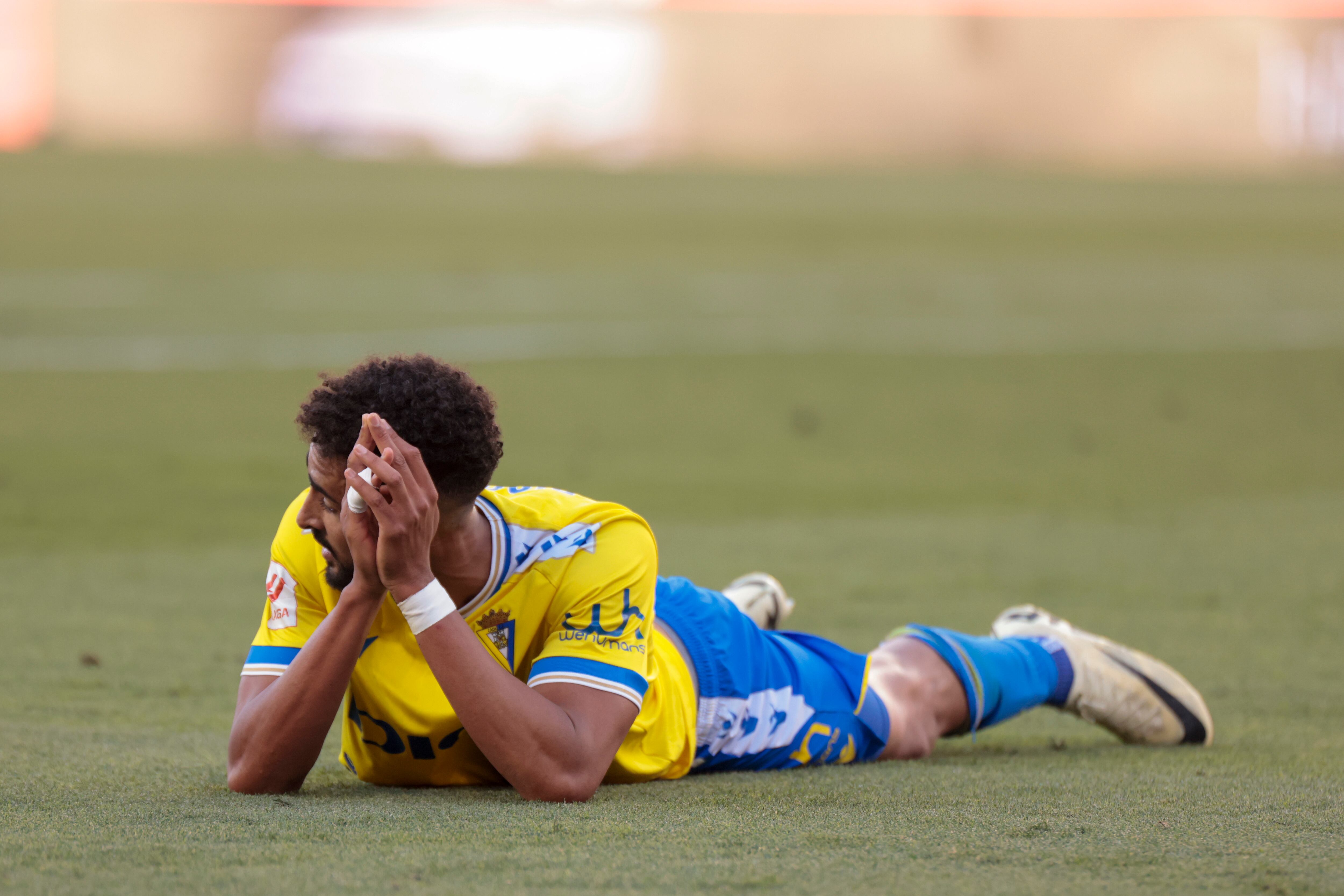 Chris Ramos se lamenta de una ocasión con el Cádiz CF