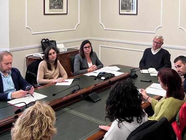 El equipo de gobierno se reúne con los vecinos y vecinas de la Malva-rosa