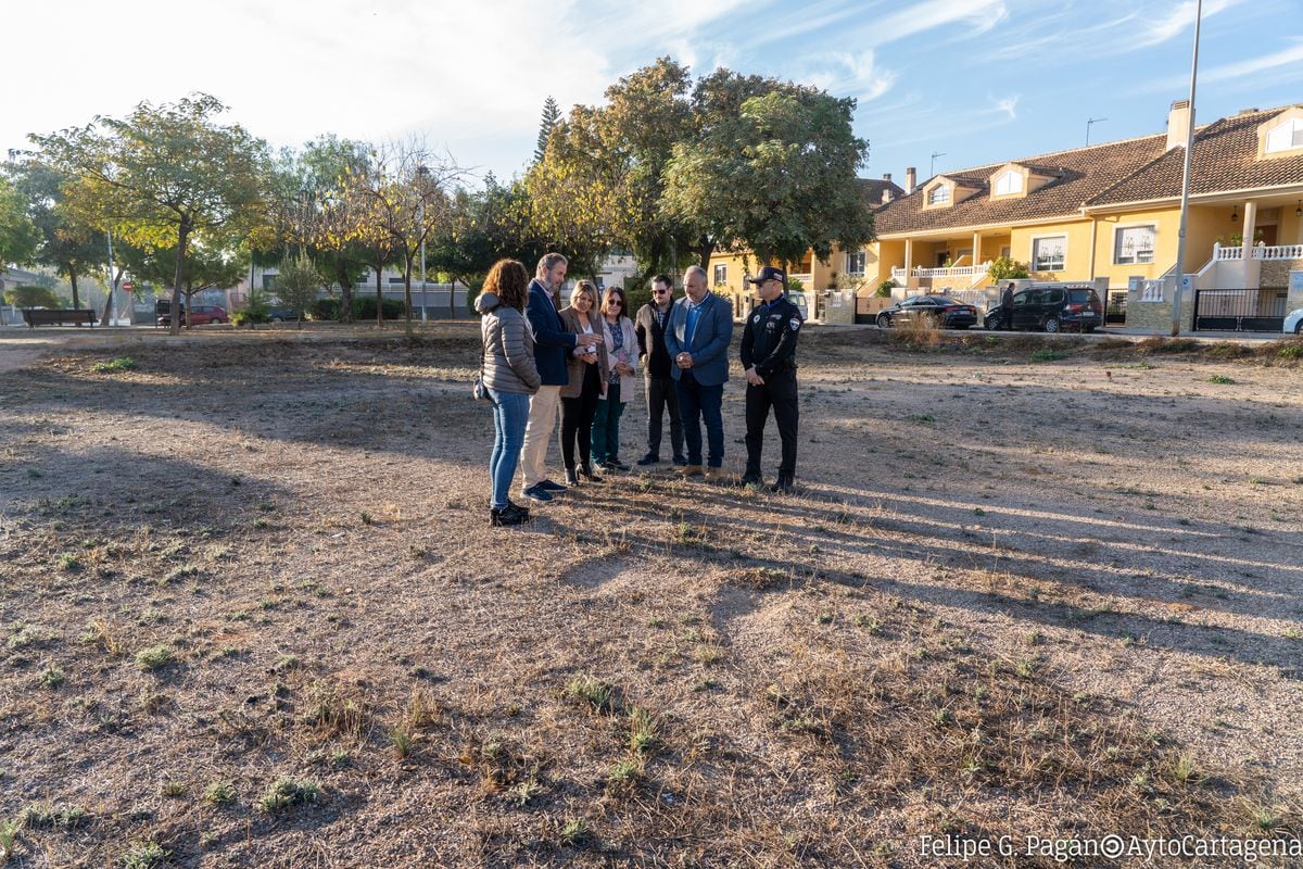 Noelia Arroyo visita los terrenos del nuevo cuartel de la Policía Local de Los Dolores.