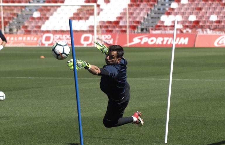 René &#039;volando&#039; en el entrenamiento.