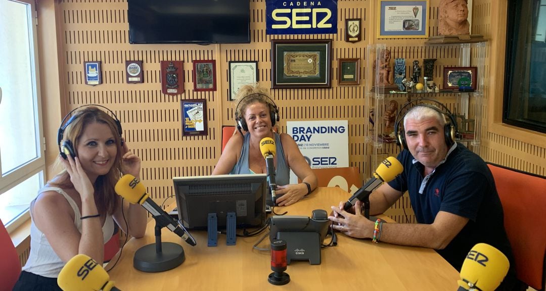 Los profesores Rocío Sepúlveda, Koki Sánchez y Francisco Cid, en los estudios de Radio Cádiz