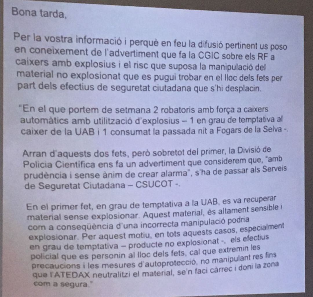 El cap d'una Policia Local informa els seus agents de l'advertència dels Mossos