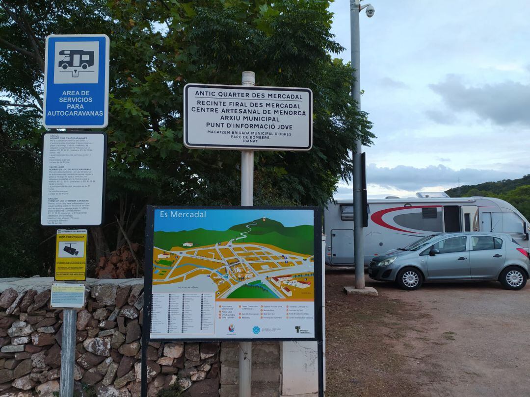 PP denuncia el descontrol a l'aparcament d'autocaravanes a Es Mercadal.
