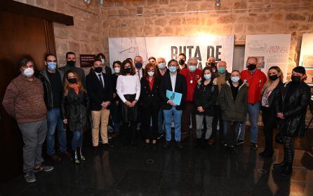 Hosteleros de la ciudad posan junto a los organizadores de la Ruta de la Tapa 2021. 