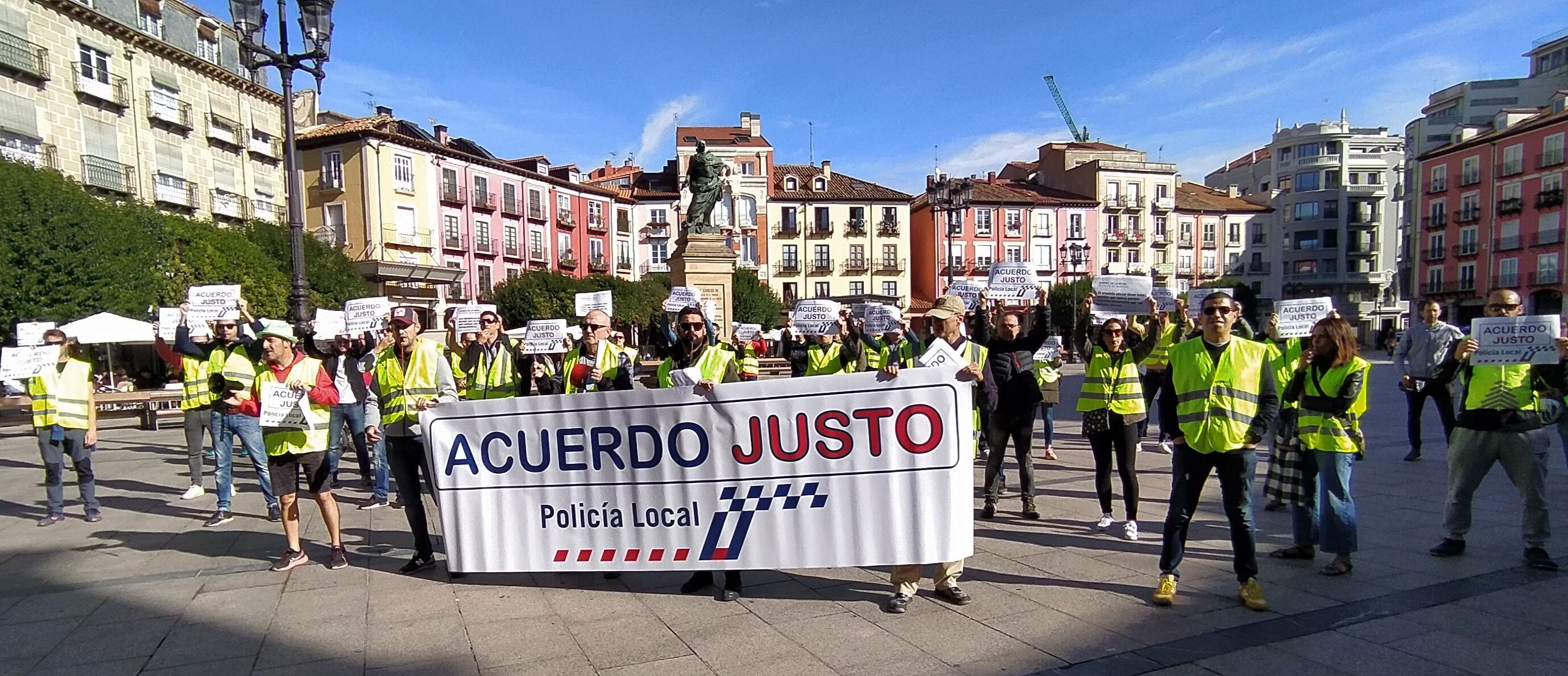 Protesta de policías locales ante el Ayuntamiento de Burgos