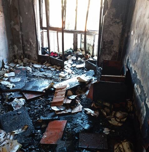 Interior de la vivienda arrasada por las llamas