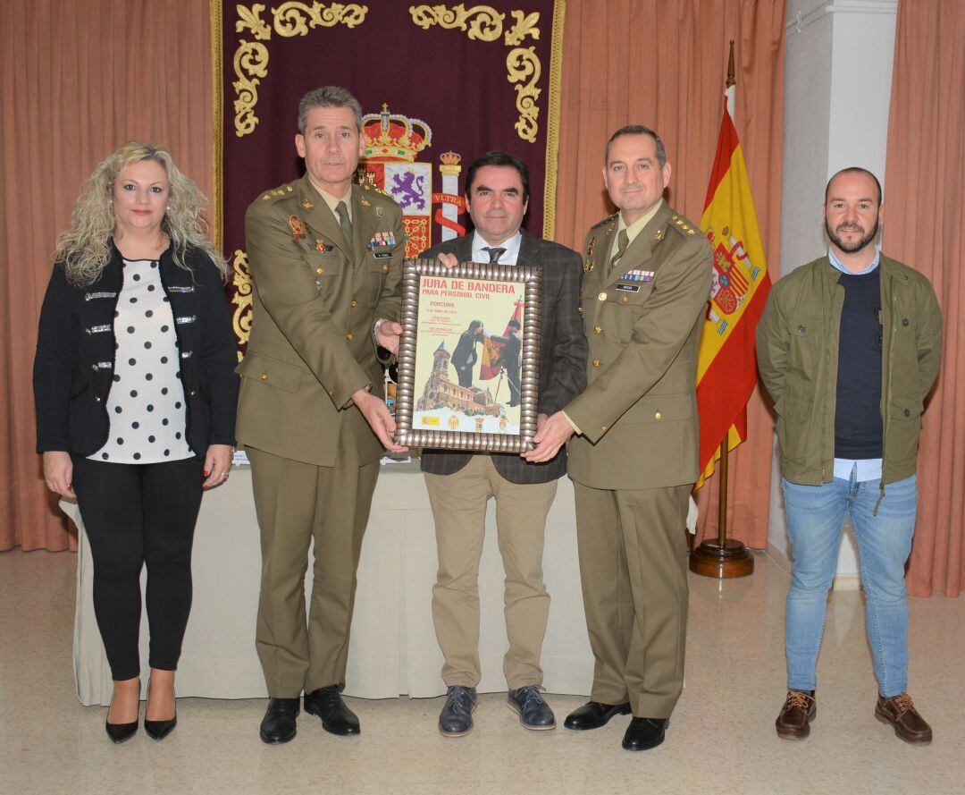 Presentación del acto de Jura de Bandera civil que se celebrará en Porcuna el 4 de abril.
