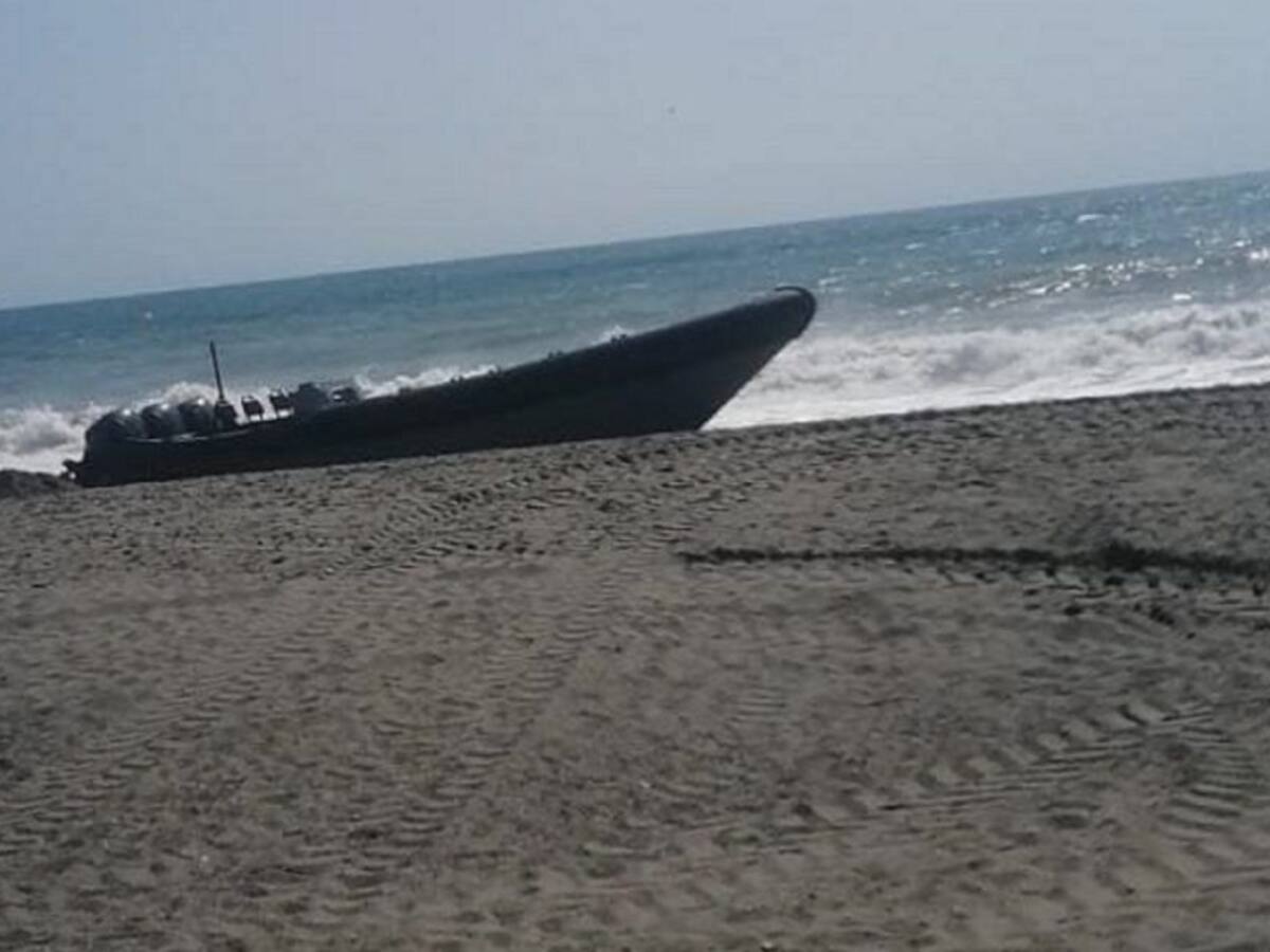 Hallan un muerto tras frustrar un desembarco de hachís en la playa de Sotogrande