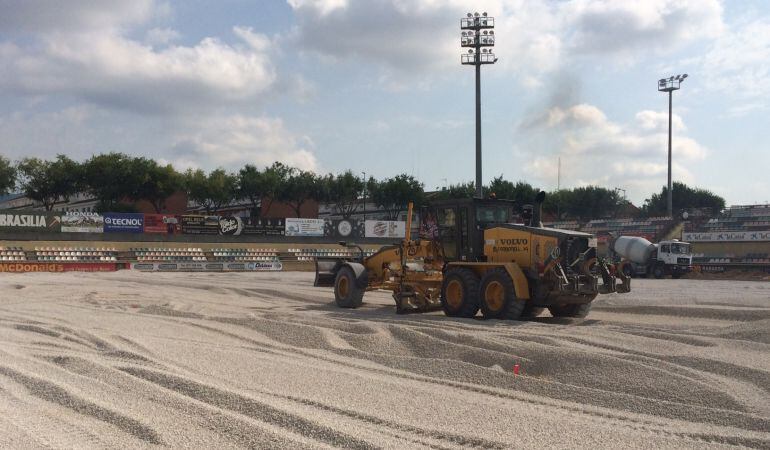 Les obres de l'Estadi Municipal per a la substitució i millores del terreny de joc continuen.