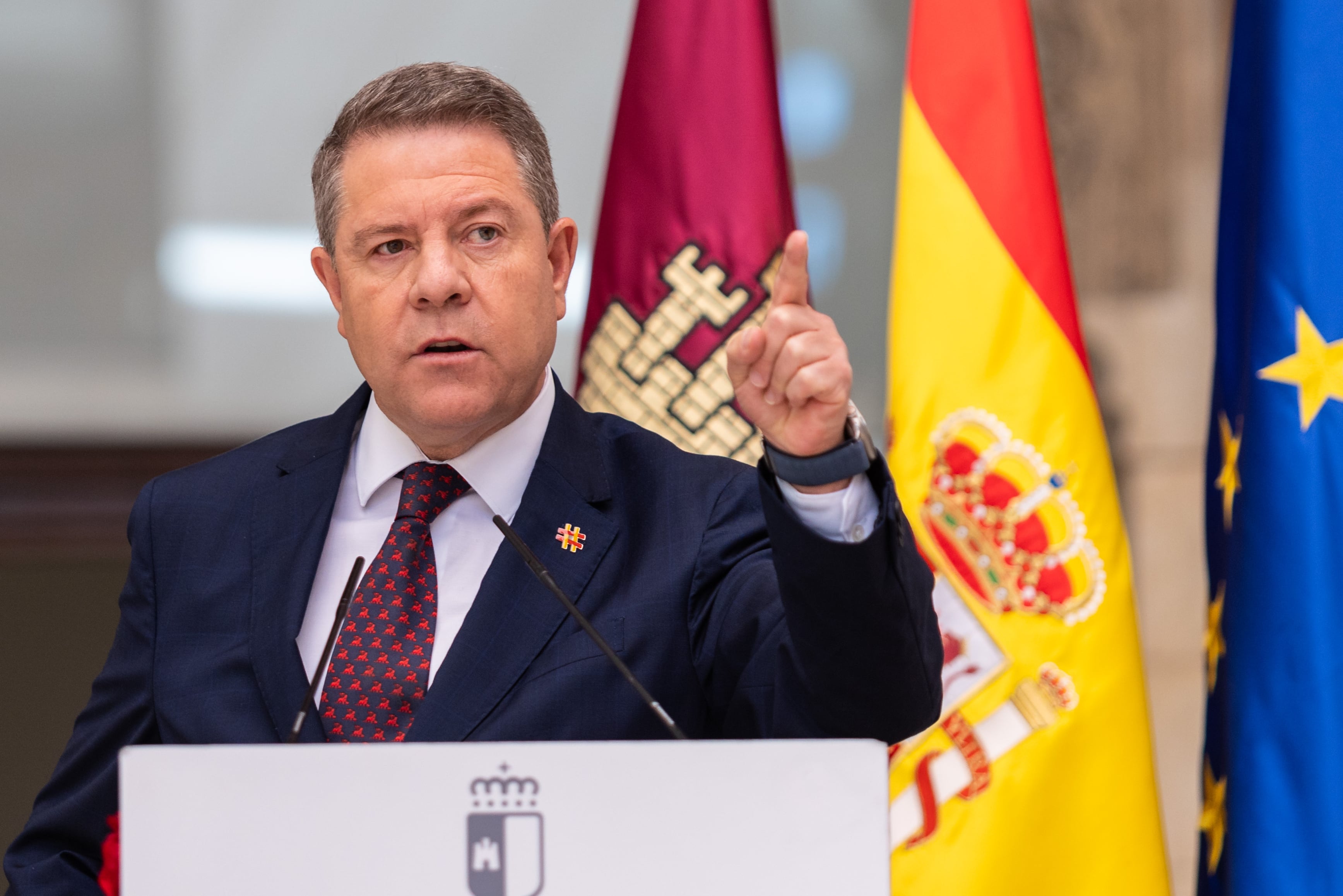 l presidente de Castilla-La Mancha, Emiliano García-Page, en la declaración institucional en la sede de la Presidencia de la JCCM