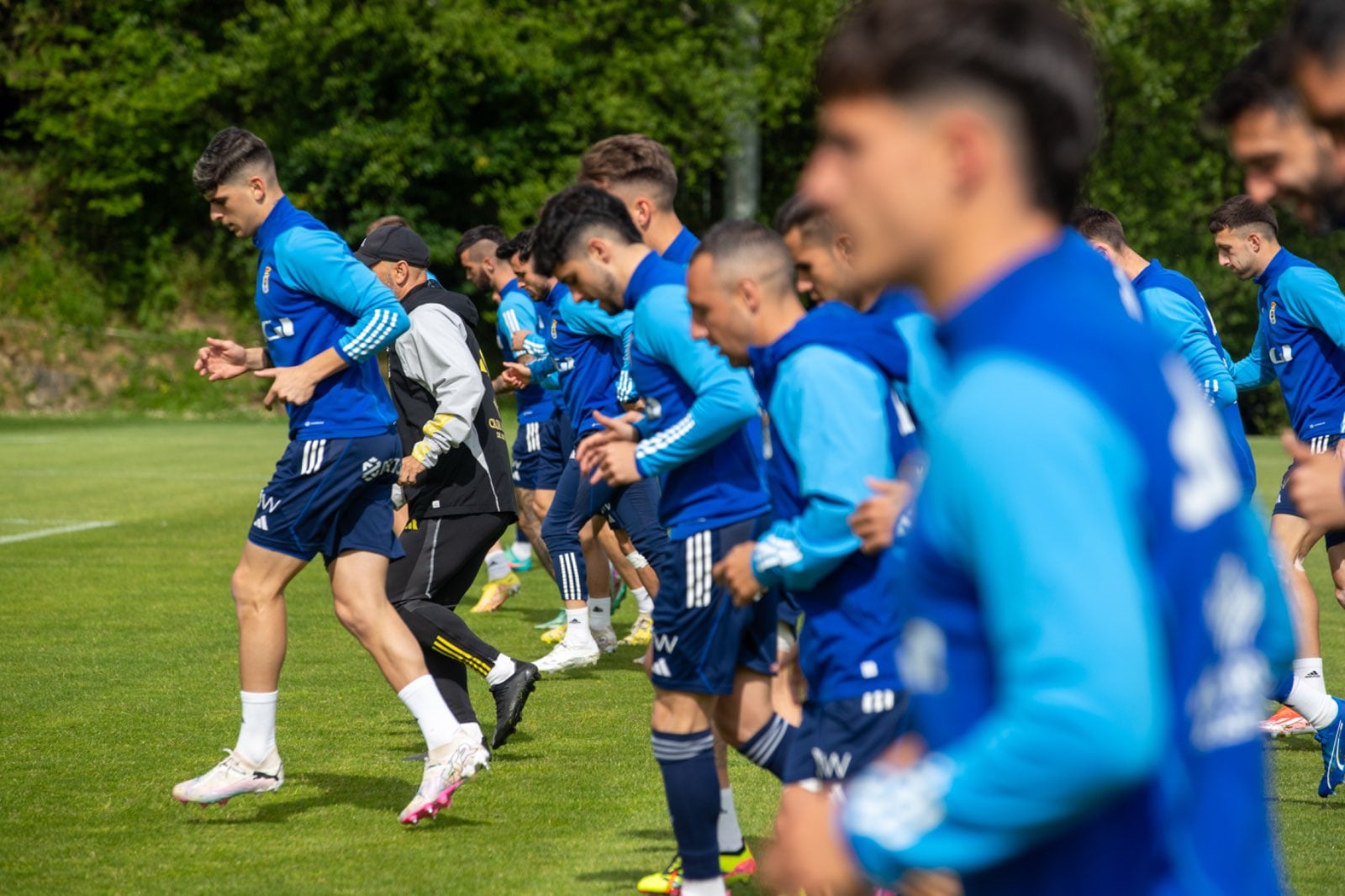 Los jugadores durante un entrenamiento en El Requexón / Real Oviedo.