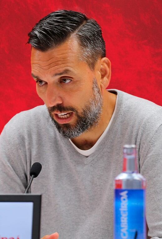 Hernán Pérez, entrenador del CD Lugo, durante una rueda de prensa en las instalaciones del Anxo Carro