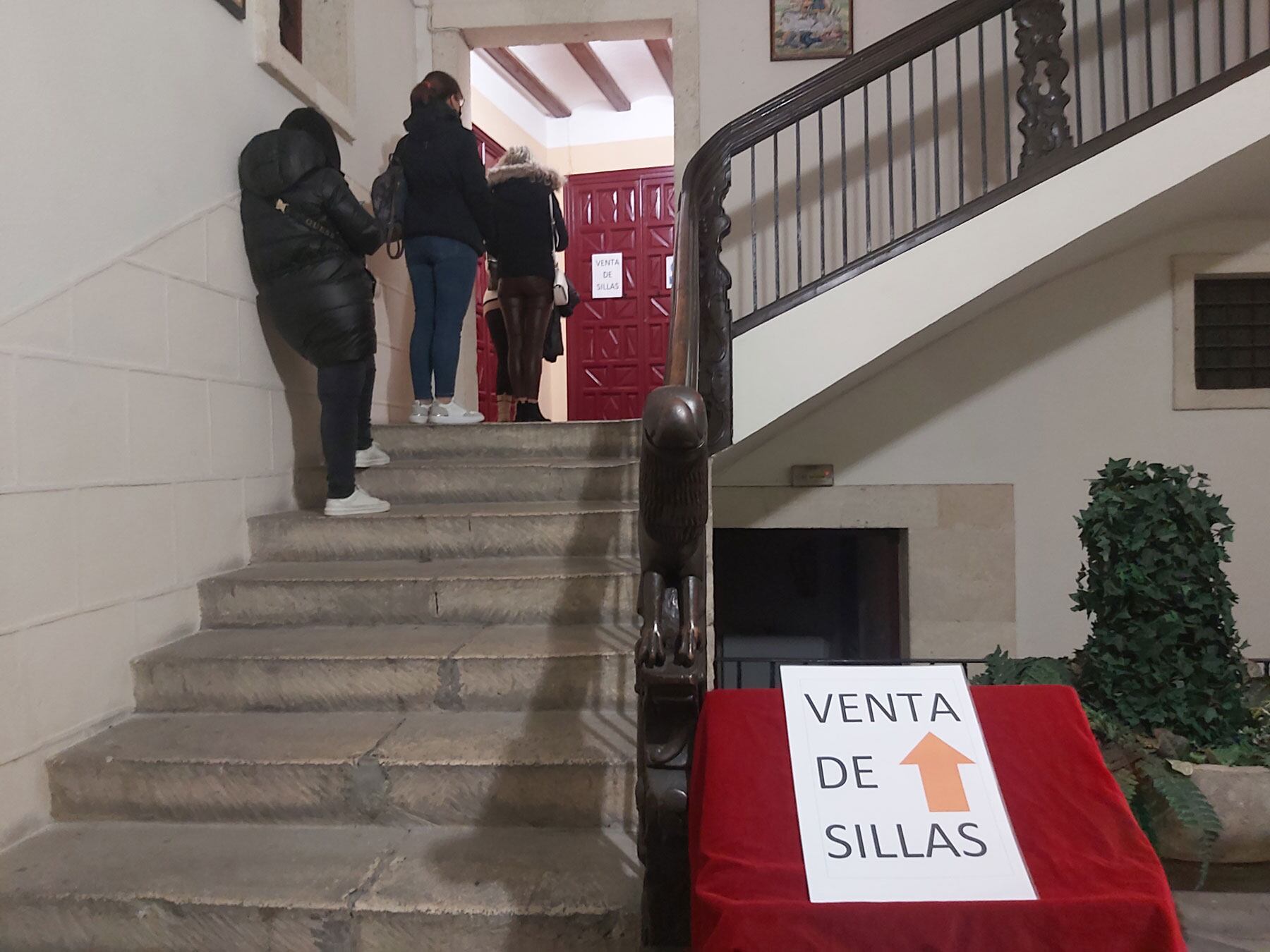 Imagen de la venta de sillas en el segundo día en el que se podían adquirir por el público en general
