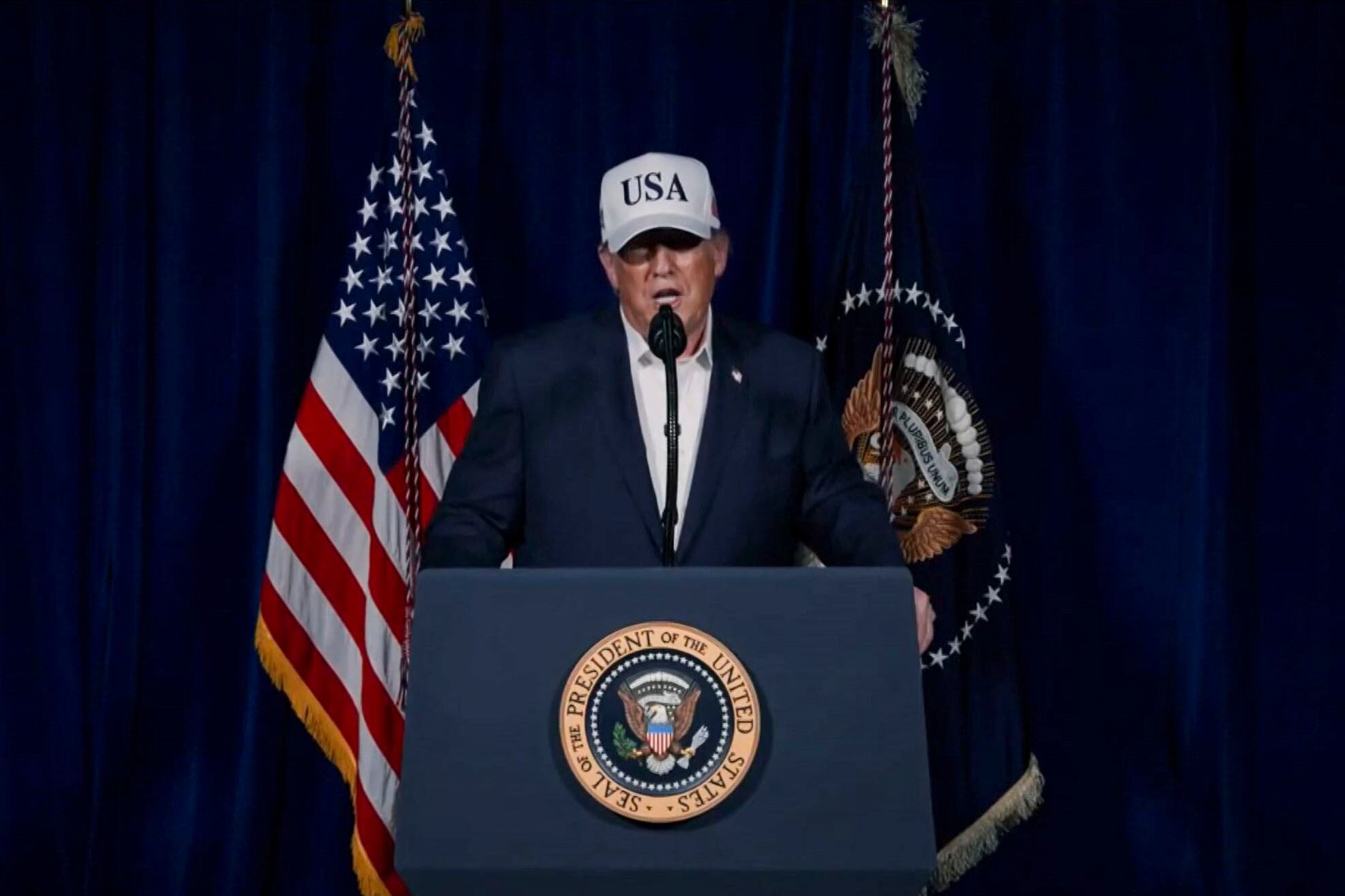 Captura de vídeo extraída de la Cuenta de Truth Social del presidente de EE.UU, Donald Trump, quien anunció este sábado una operación militar "masiva" con el objetivo de "aniquilar" y "destrozar" al régimen de los ayatolás en Irán.