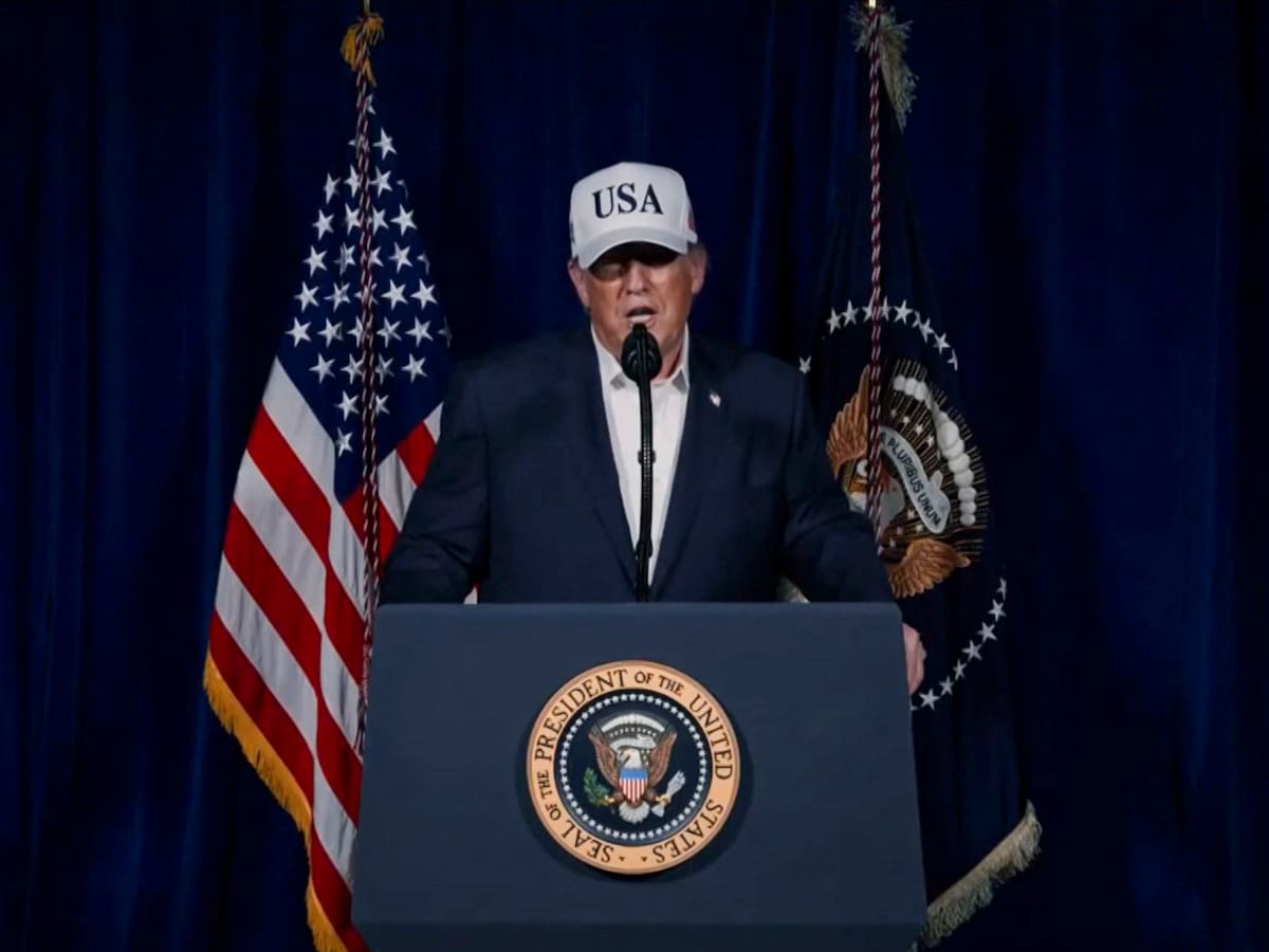 Trump amenaza a Irán con atacar con una "fuerza nunca antes vista" si toman represalias por la muerte del ayatolá