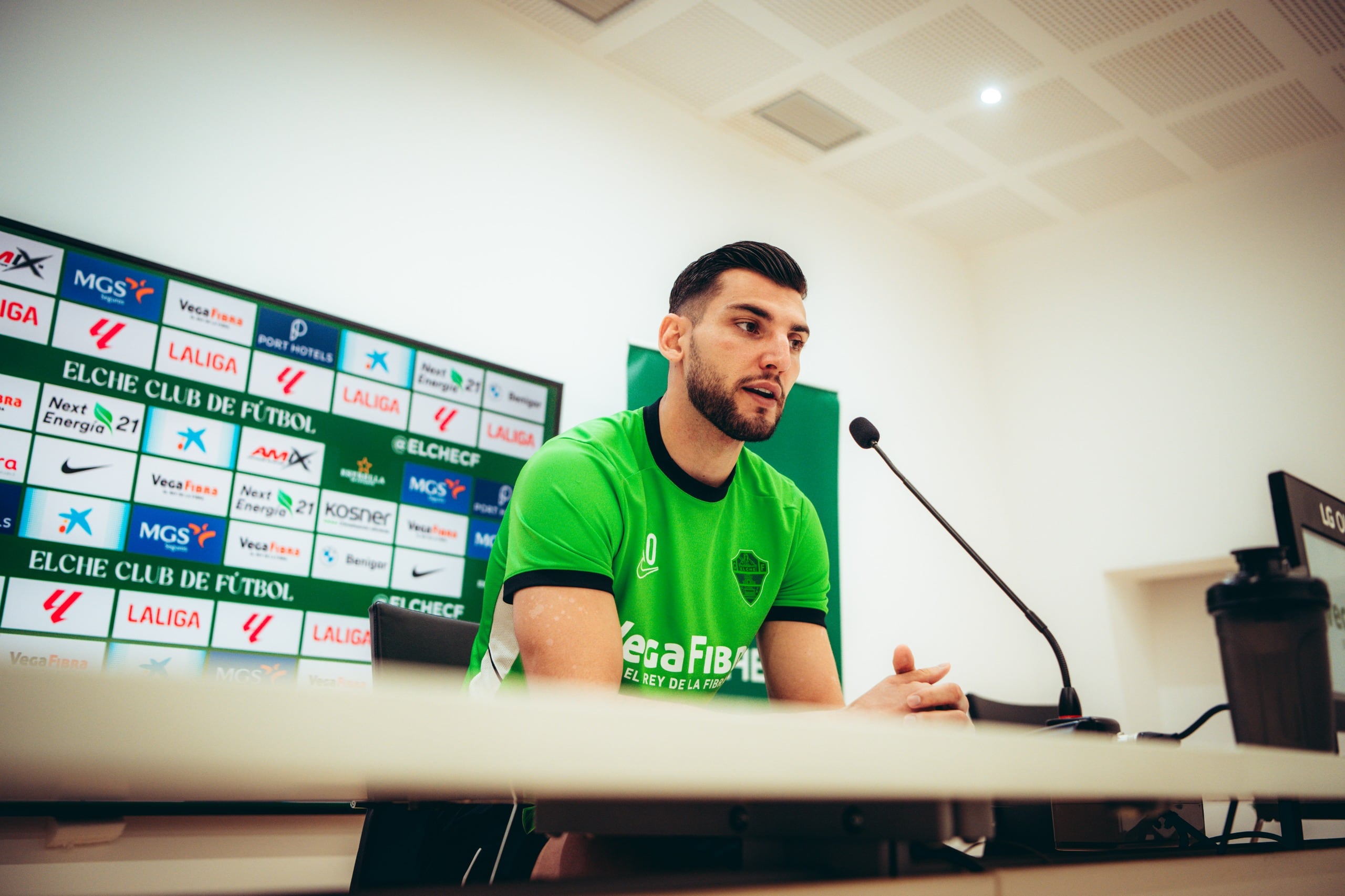 Rafa Mir en la Sala de Prensa del estadio Martínez Valero