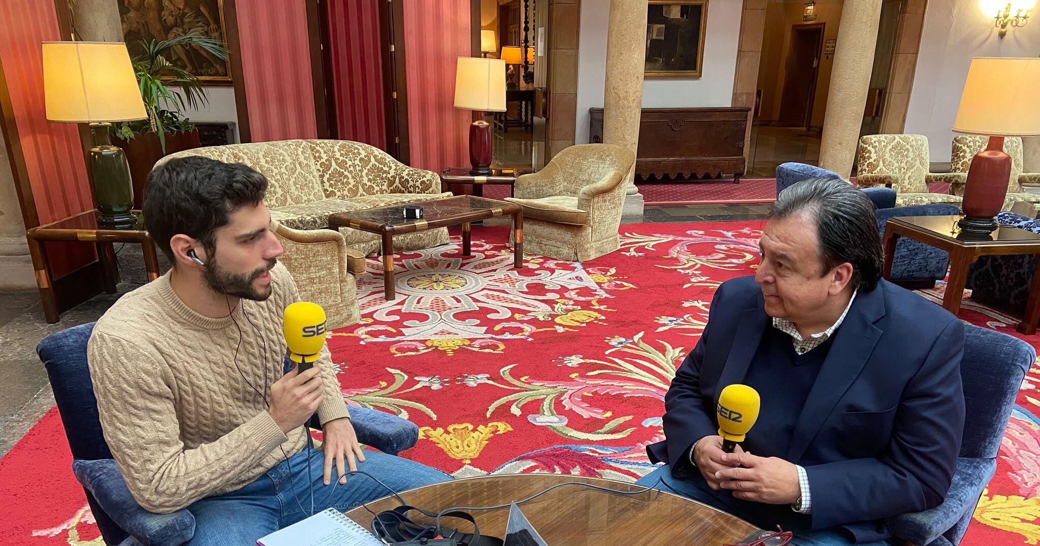 Antonio Moreno junto a Cali González durante la entrevista en Radio Asturias.