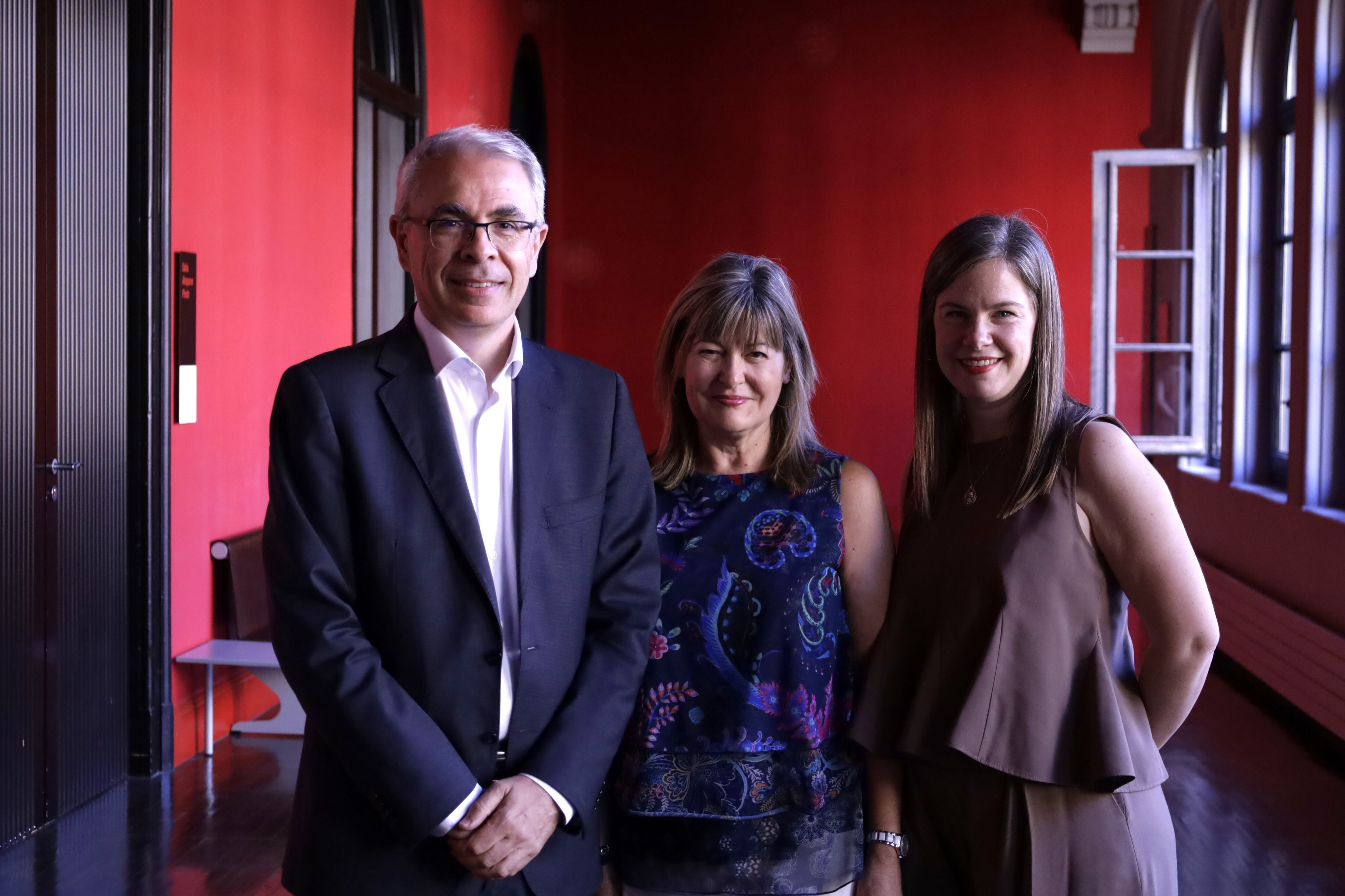 Castellanos, Ortega y Zúñiga en la presentación del sello 1+5 de la Universidad de Zaragoza