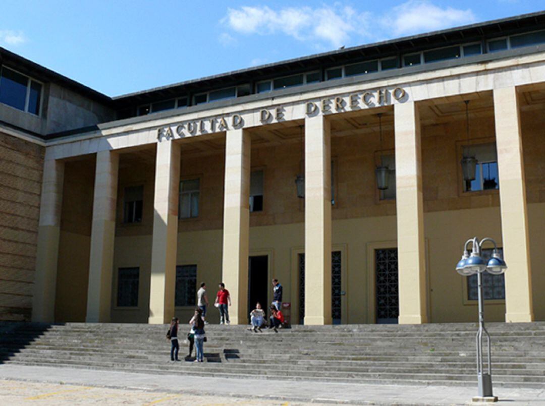 Exterior de la Facultad de Derecho en el campus de San Francisco de la Universidad de Zaragoza