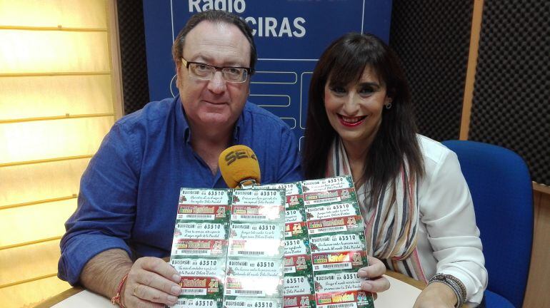 Concha de la Fuente nos entrega, para la Campaña Navidad con Amor de Radio Algeciras, 20 cupones del número 63510 correspondiente al sorteodel 1 de enero de 2016.