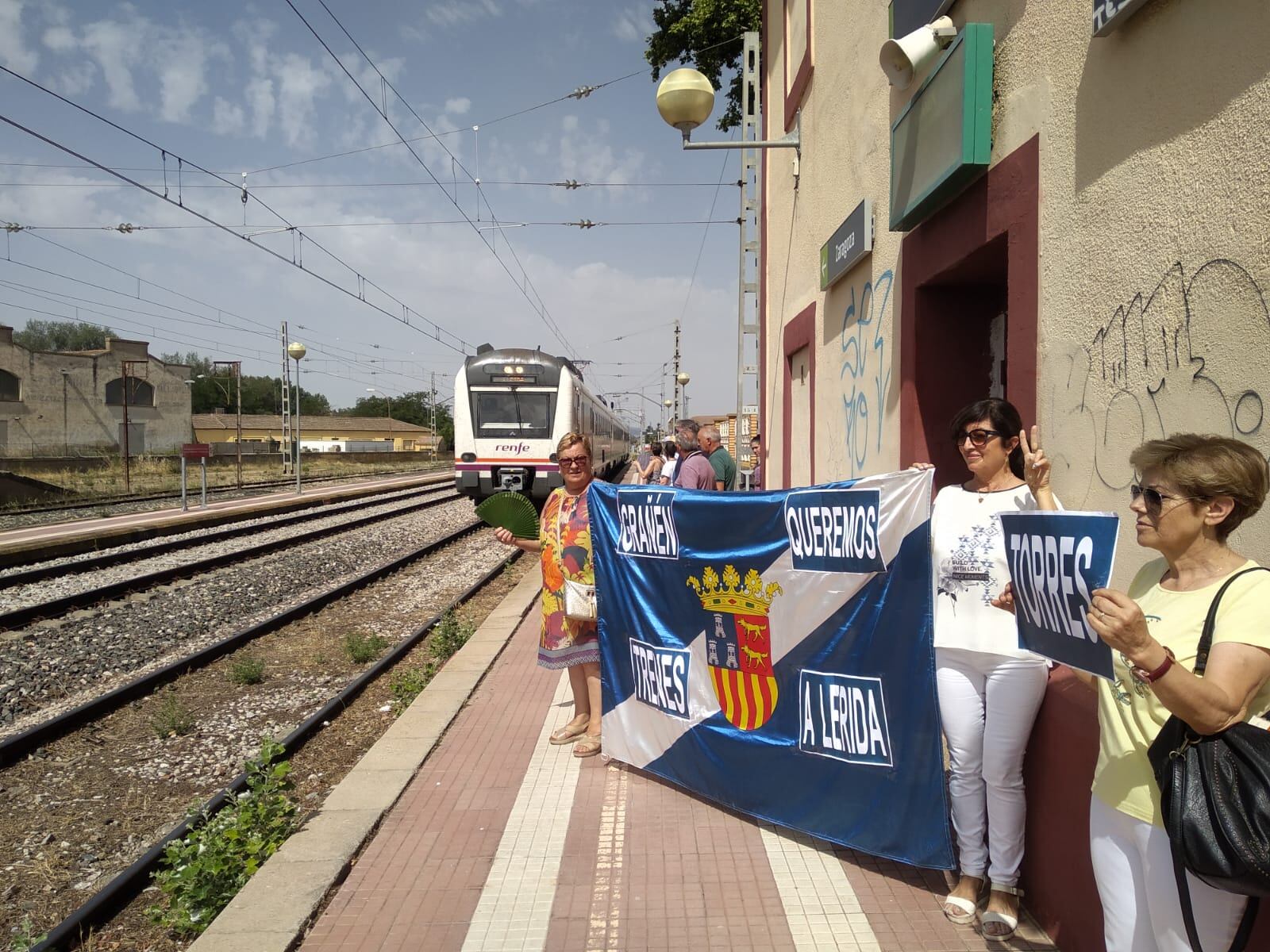 Manifestación en Grañén por la reapertura de trenes