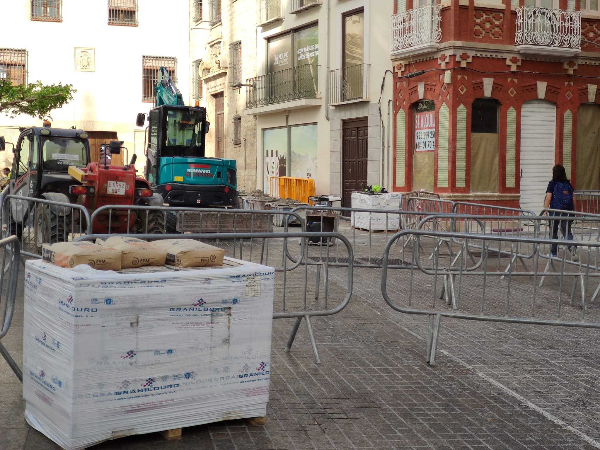 Los operarios y la maquinaria han vuelto a la Plaza de Santa María de Jaén para reanudar las obras con cargo a la ITI