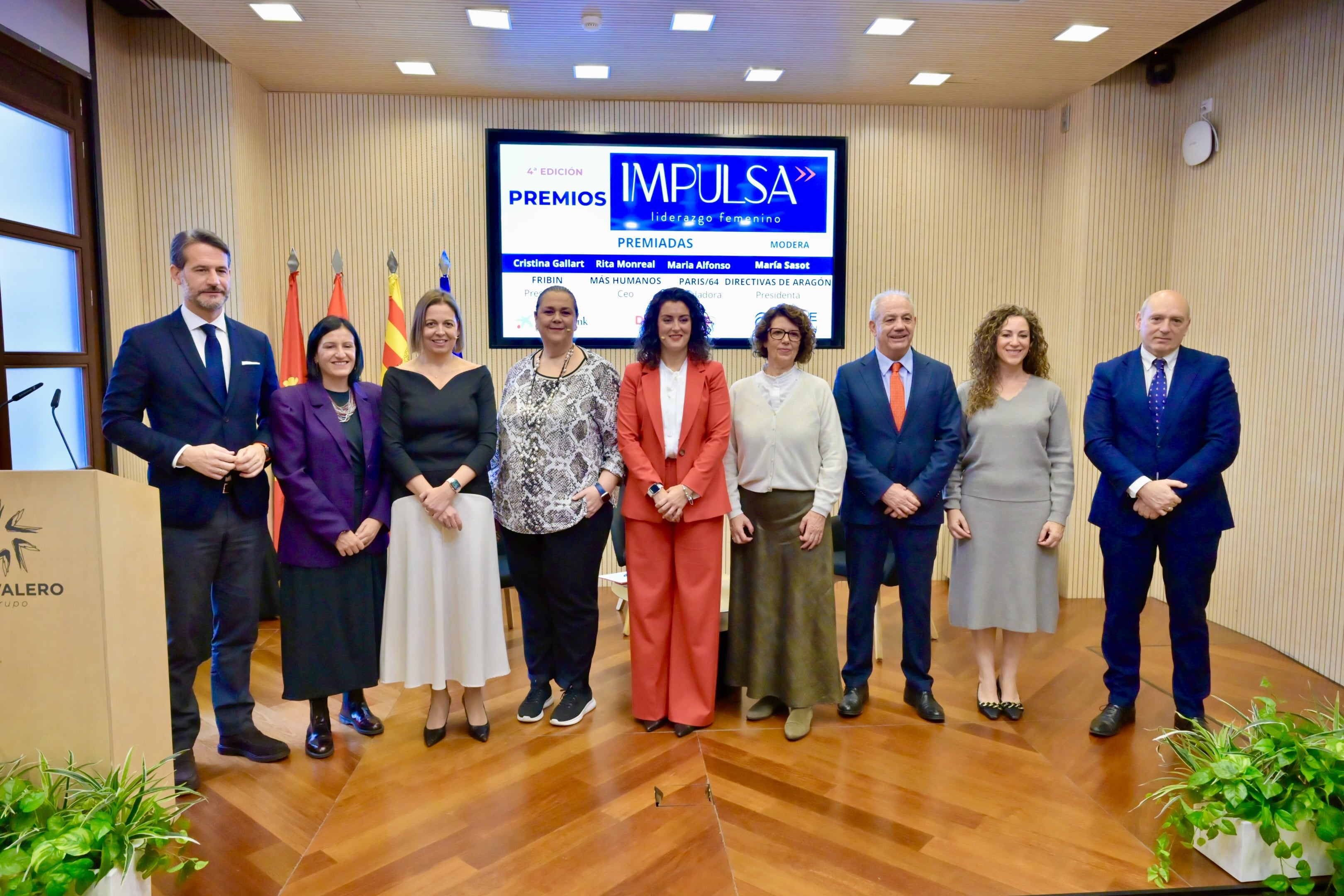 Foto de familia de las galardonadas en la cuarta edición de los premios Impulsa Liderazgo Femenino 2025