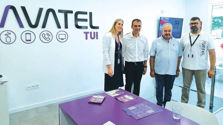 Imagen de archivo de la inauguración de la tienda Avatel de Tui