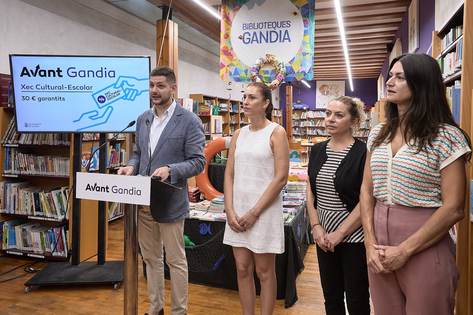 El alcalde Prieto y representantes del Gobierno local durante la presentación.