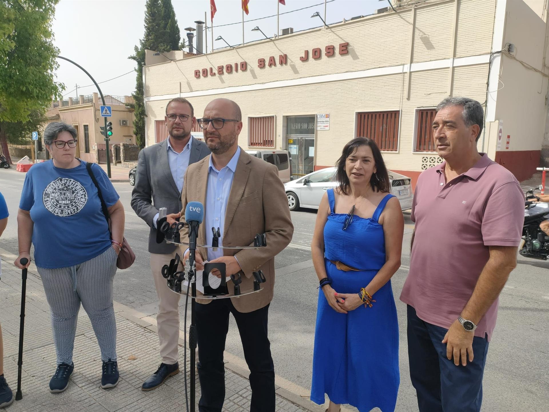 Los concejales de Movilidad, José Francisco Muñoz, y de Desarrollo Urbano , José Guillén, y la presidenta de la Junta Municipal de Espinardo, Encarna Guillén