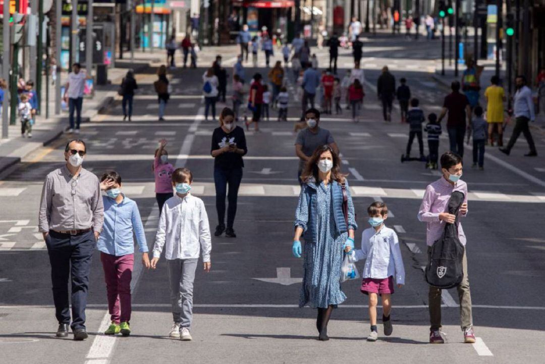 Imagen de la Gran Vía de Murcia peatonal un domingo de este estado de alarma