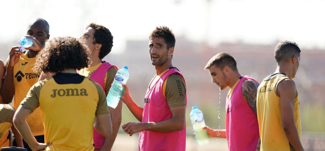 Markel Bergara (c), durante un entrenamiento con en la Ciudad Deportiva