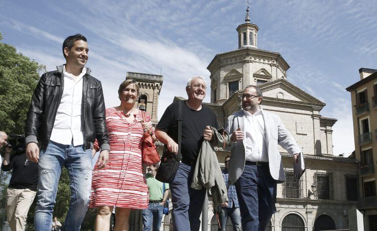 El coordinador federal de IU, Cayo Lara, antes de una rueda de prensa que ha ofrecido en Pamplona