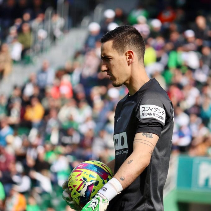 Edgar Badía durante un partido con el Elche Club de Fútbol