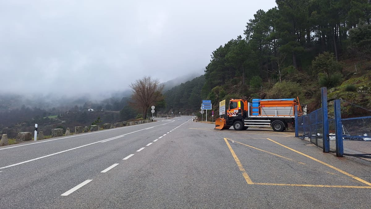 Recogida de firmas para recordar al trabajador fallecido en el Puerto de El Pico