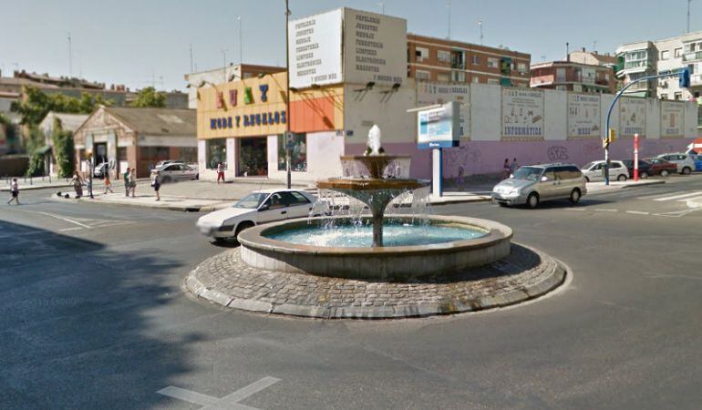 Imágen de la rotonda donde se ha producido el choque el vehículo.