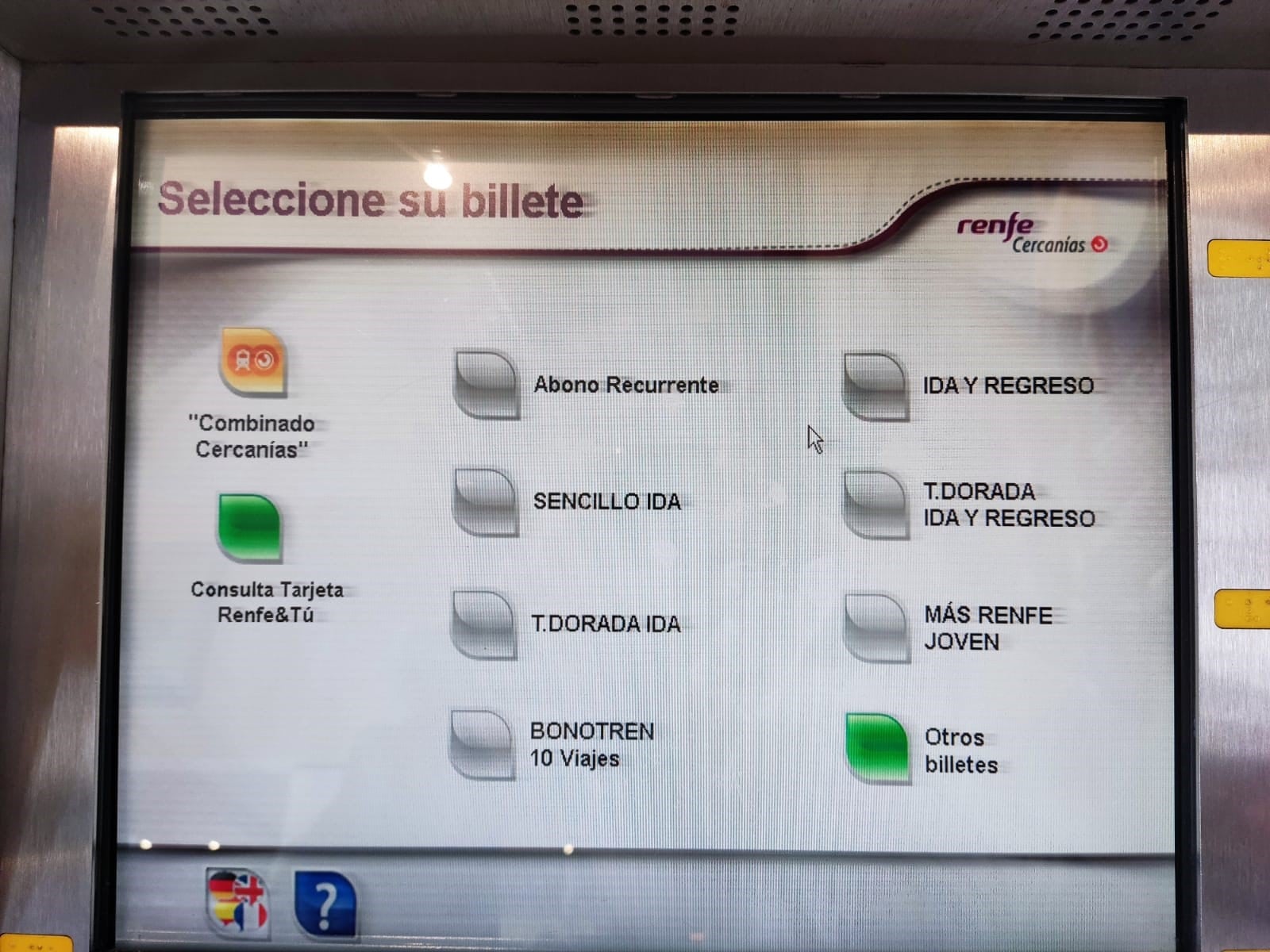 Máquina autoventa de billetes Renfe con el &#039;Abono recurrente&#039; ya disponible.