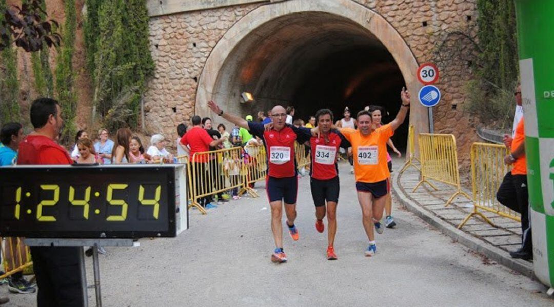 Atletas participantes en una anterior edición de la Subida al Pantano del Quiebrajano.