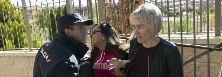 Madre de Marina Okarinska el día en el que Sergio Morate fue a declarar a los juzgados de Cuenca