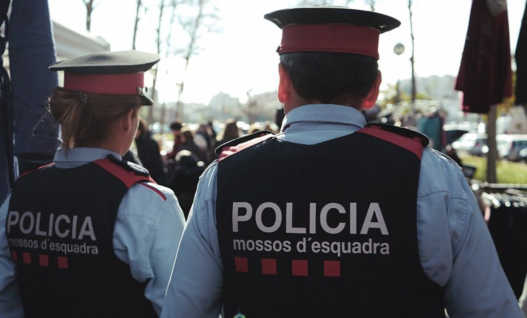 Archivo - Dos Mossos d&#039;Esquadra. Foto de archivo