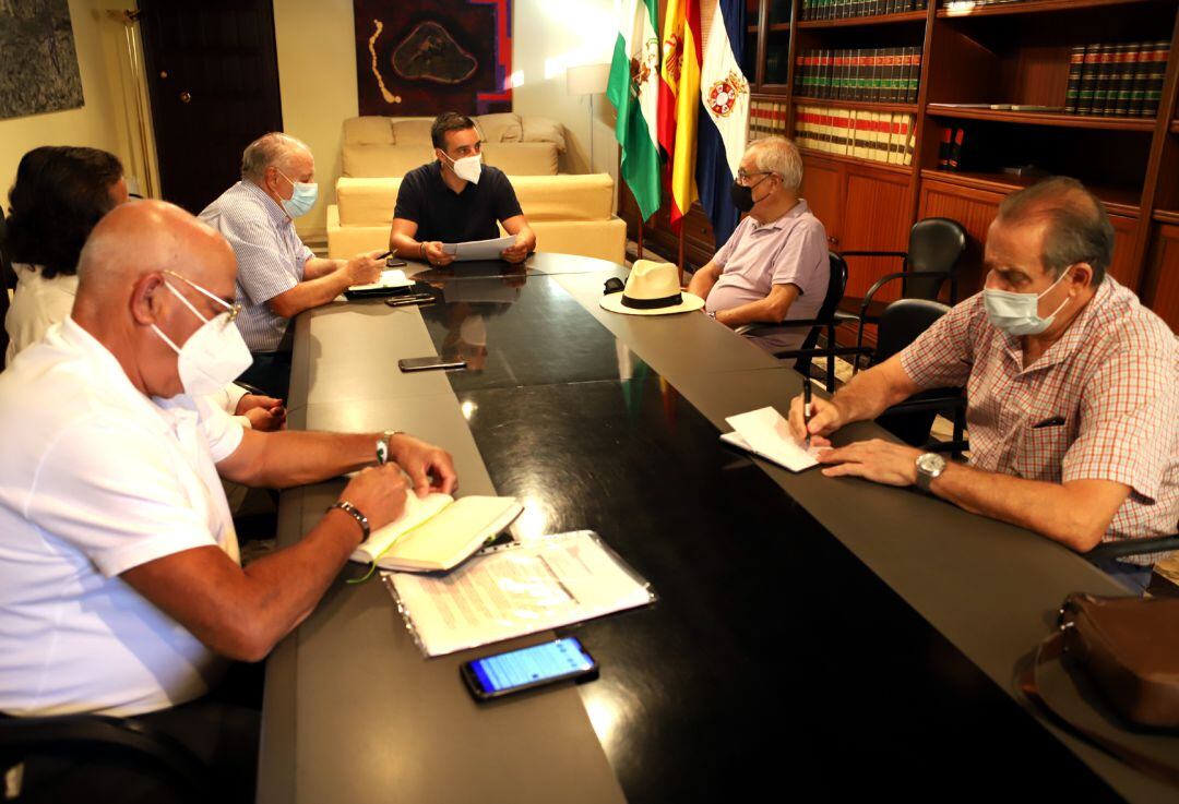 Reunión con los colectivos vecinales