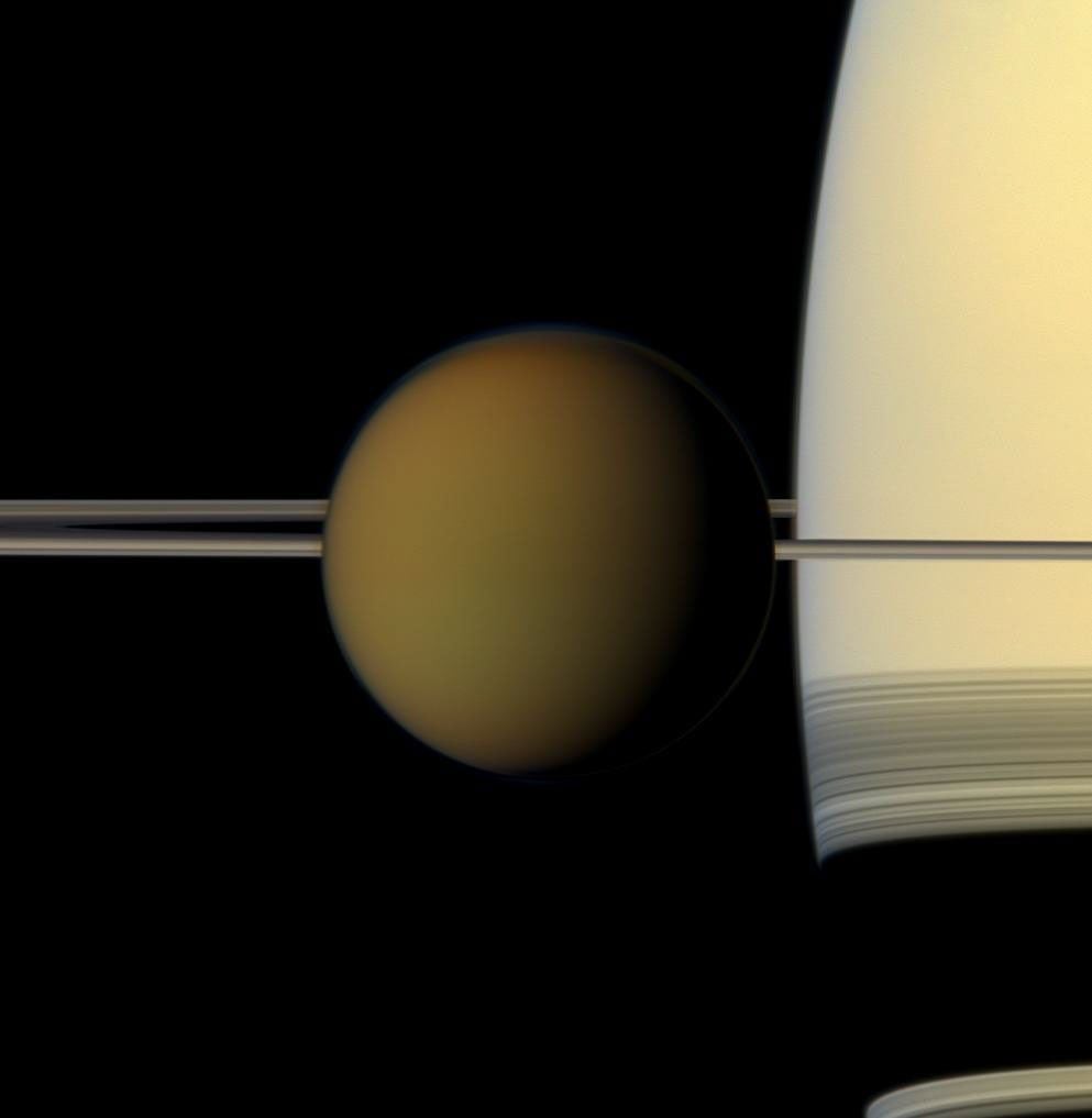 Titán pasa frente a Saturno en esta imagen de la nave espacial Cassini de la NASA.NASA/JPL-Caltech/Instituto de Ciencias Espaciales