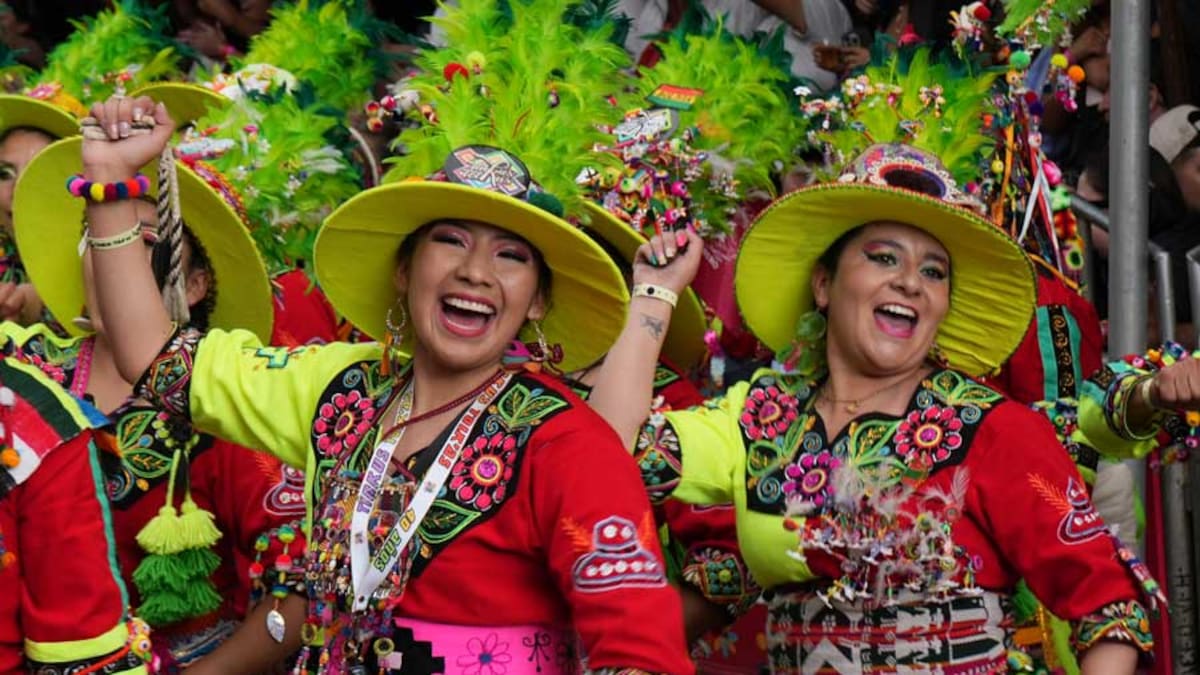 Celebramos San Valentín viajando en moto y conociendo el carnaval de Oruro en Bolivia